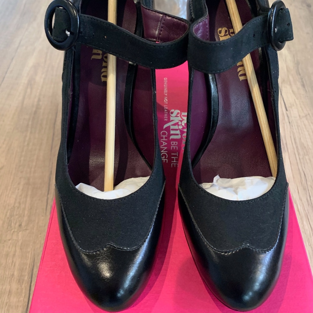Beyond Skin vegan Mary Janes size 6 US brand new